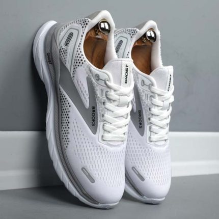 کتونی مردانه بروکس گوست سفید طوسی